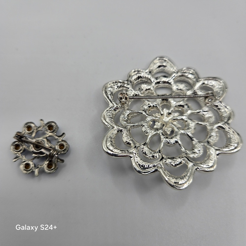 VTG 2PC Brooch Set Silver Tone Blue Rhinestone Snowflake Winter Sparkling Gift - Picture 6 of 8